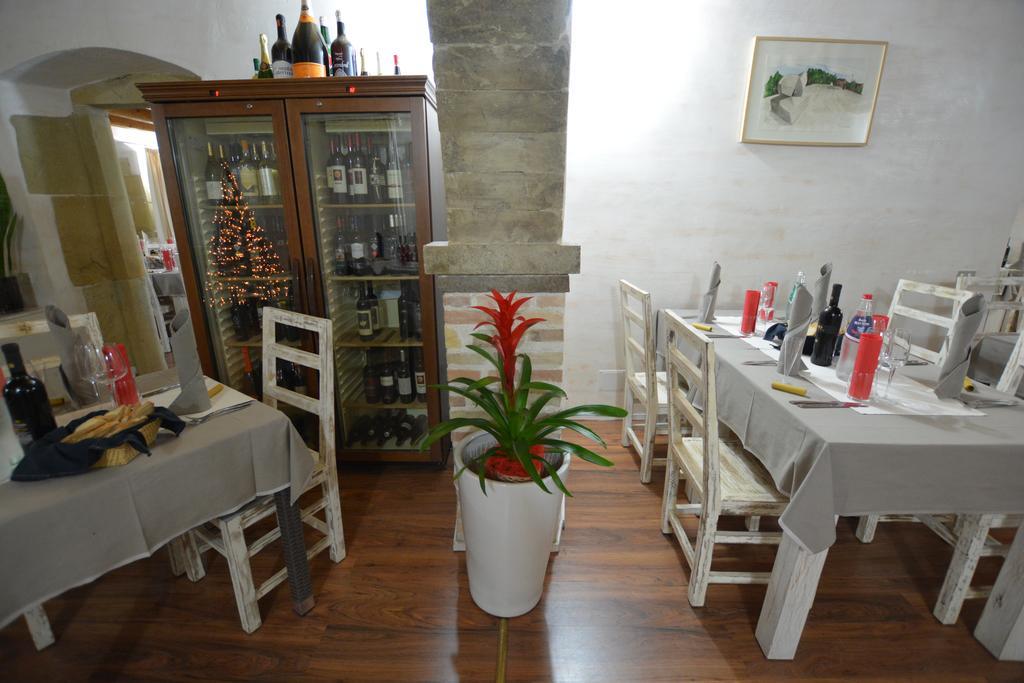 Abas Ristorante Pizzeria Affittacamere Ales Exteriör bild