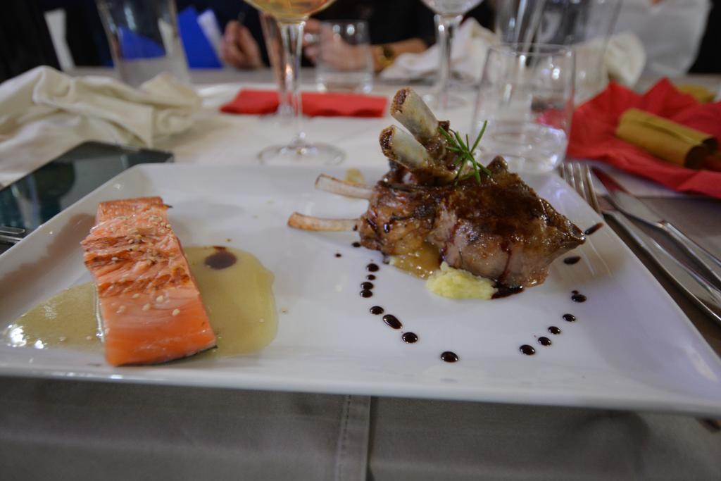 Abas Ristorante Pizzeria Affittacamere Ales Exteriör bild