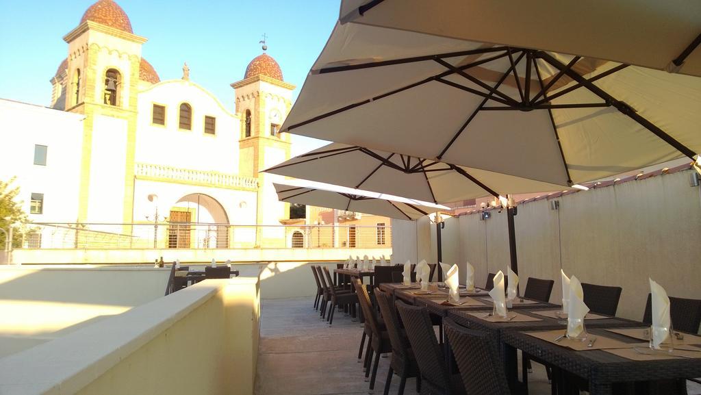 Abas Ristorante Pizzeria Affittacamere Ales Exteriör bild