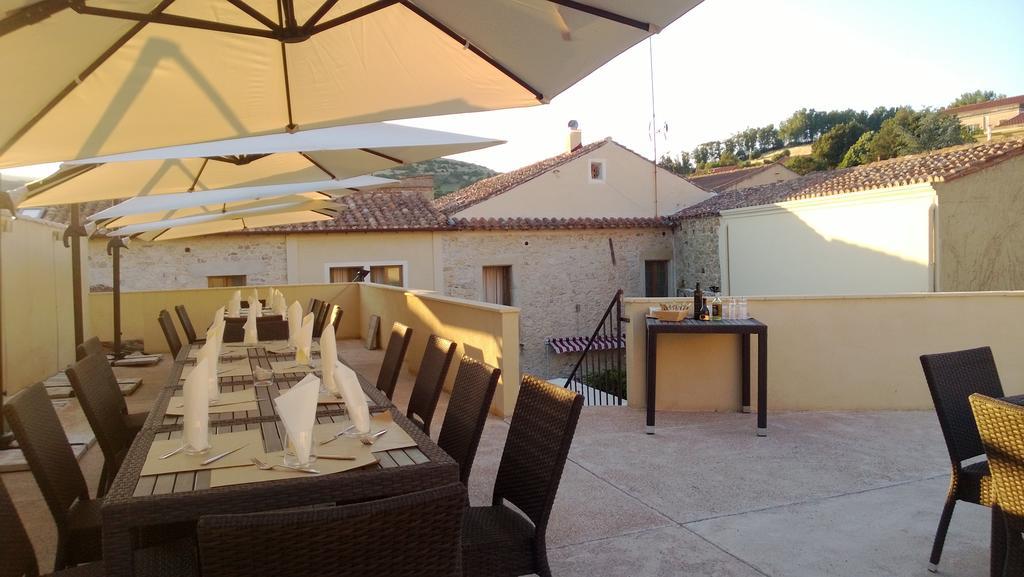 Abas Ristorante Pizzeria Affittacamere Ales Exteriör bild