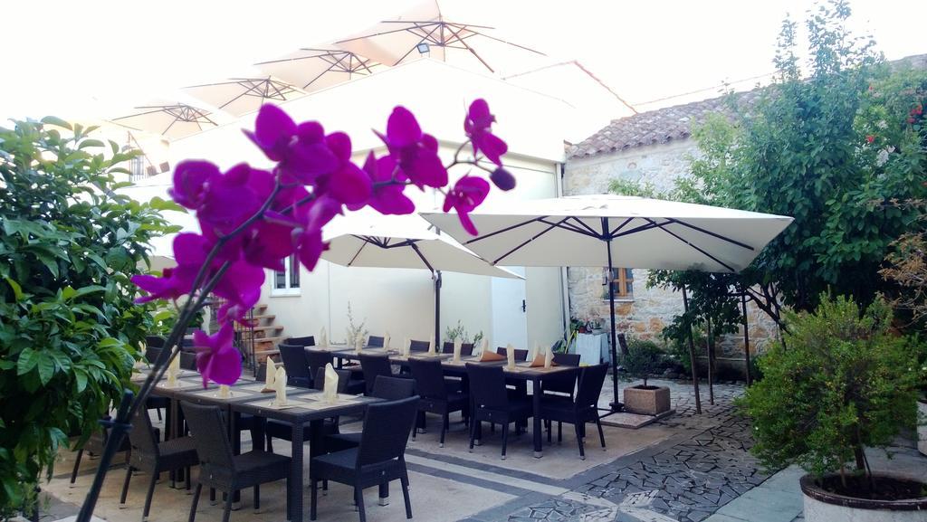 Abas Ristorante Pizzeria Affittacamere Ales Exteriör bild