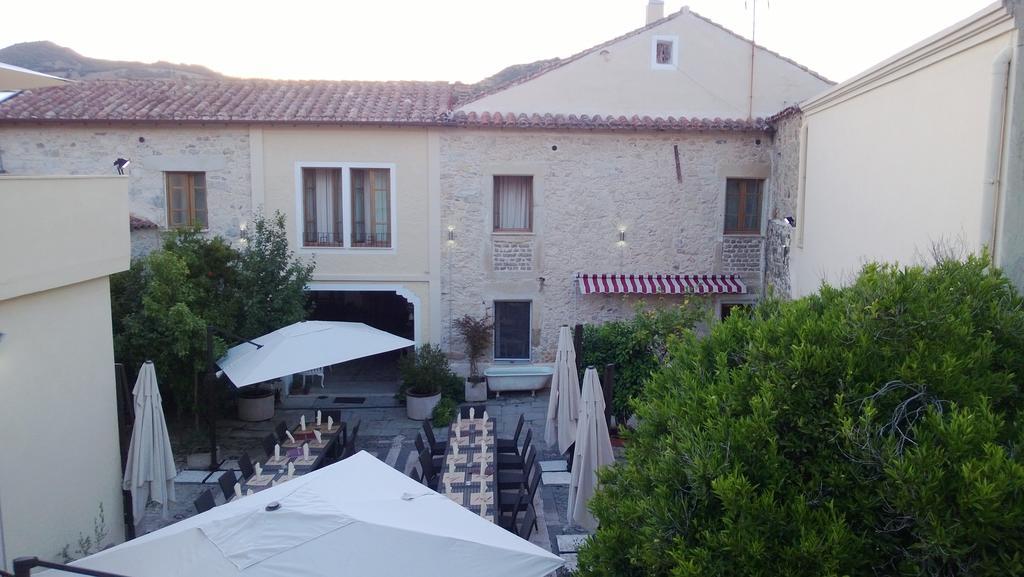 Abas Ristorante Pizzeria Affittacamere Ales Exteriör bild